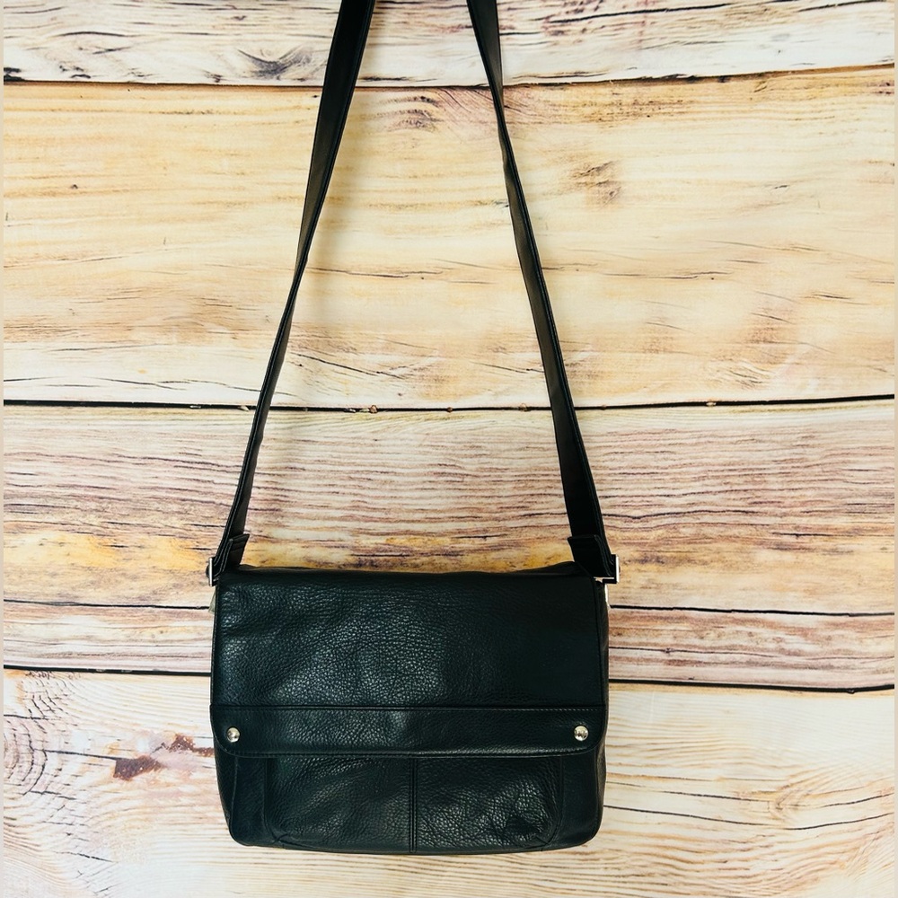 Liz Claiborne Vintage Women’s Black Leather Messenger Crossbody Bag